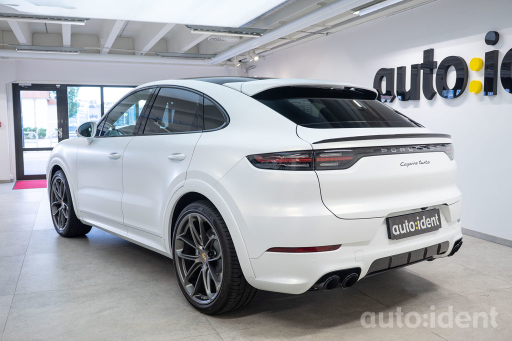 Porsche Cayenne turbo satin frozen vanilla