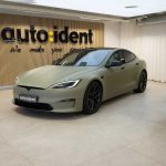 Tesla Model S - Avery Matte Kaki Green sida