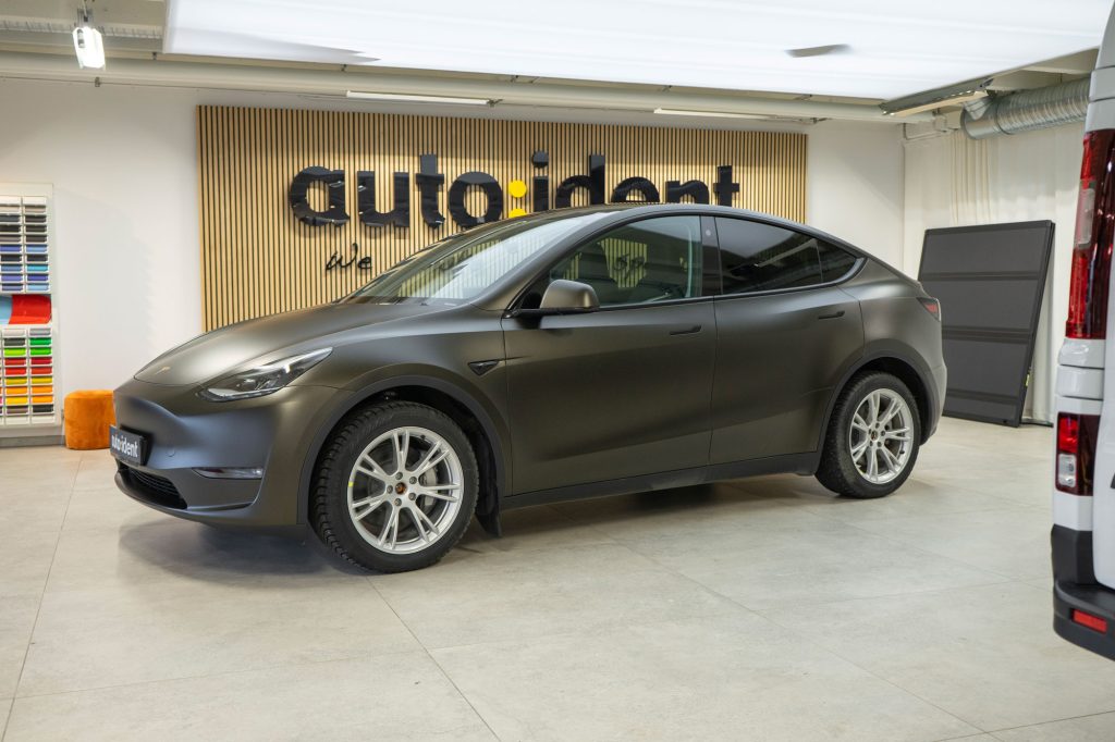 Tesla Model Y - Omega Skinz - Zombie shuffle