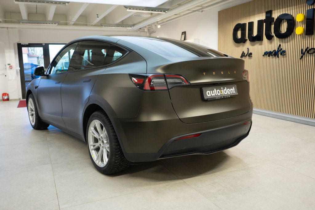 Tesla Model Y - Omega Skinz - Zombie shuffle