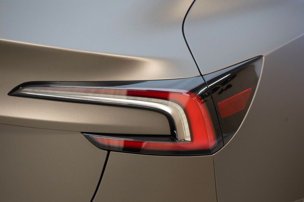 Tesla Model 3, 3M™ 2080-M211 Matte Charcoal Metallic