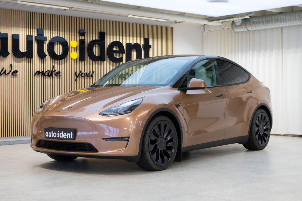 Tesla Model Y - Oracal - Bronze Antik