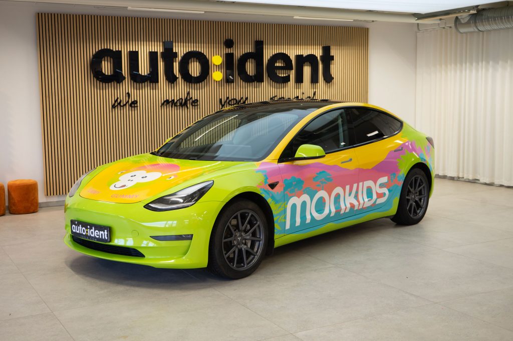 Tesla Model 3 - printad folie, Arlon SLX® Cast Wrap