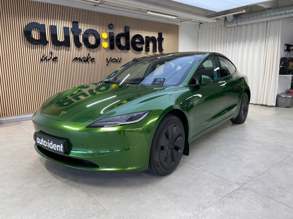 Tesla Model 3 Platinum Wrapping Film Verdoro Green