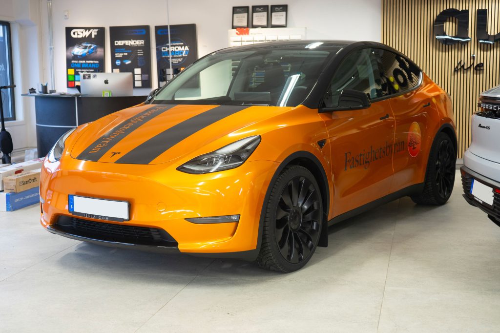 Tesla Model Y - Oracal 970 tangerine-dream - 3M680 black-reflex