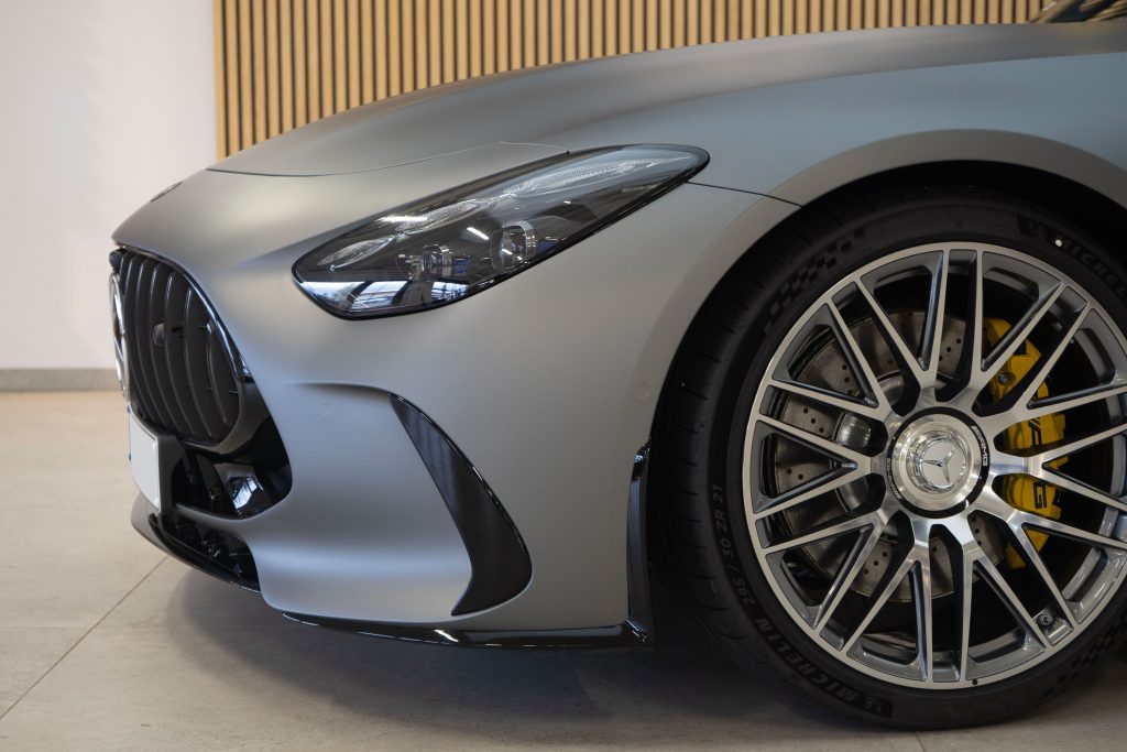 Mercedes-AMG GT, wrap i Avery Dennison Gunmetal