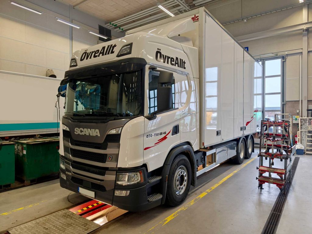 Scania G500 - 680 Reflex - Svart och mörkröd