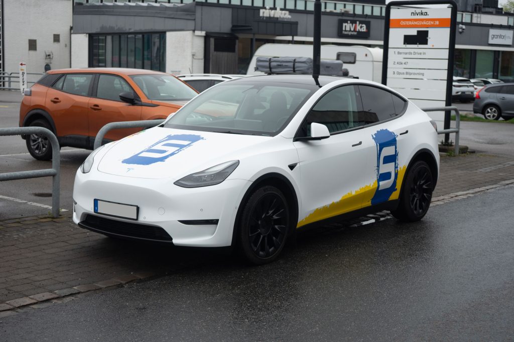 Tesla Model Y - Dekor