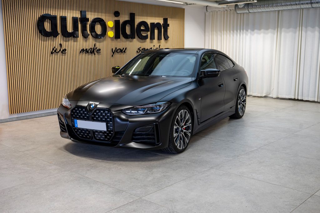 BMW M44Oi - Avery-Satin Svart