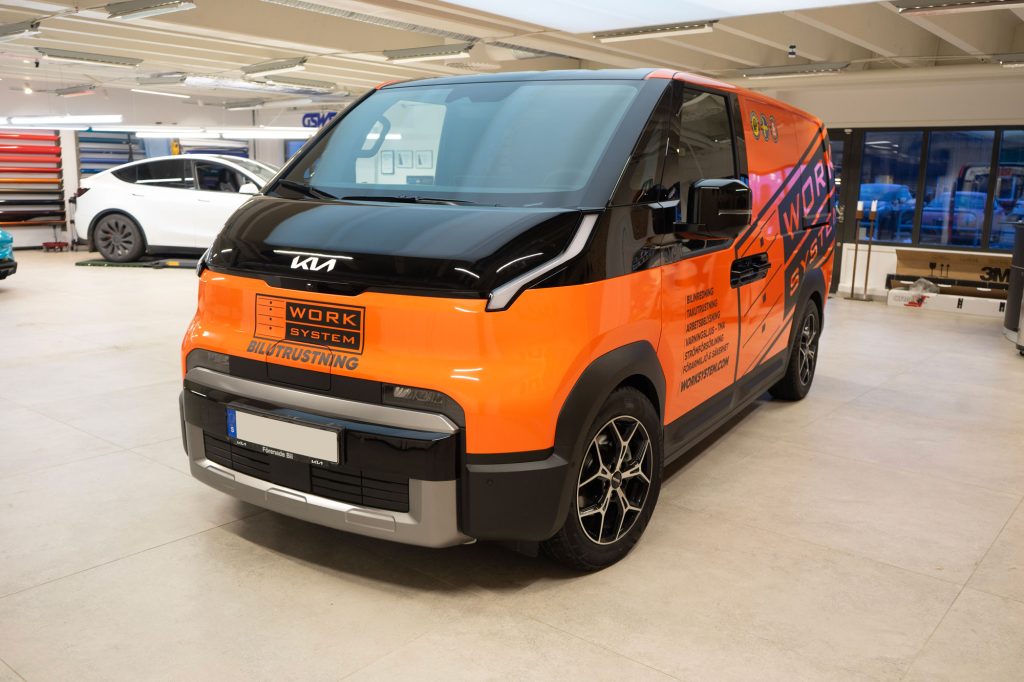 Kia PV5 - Wrap med mattsvart dekor