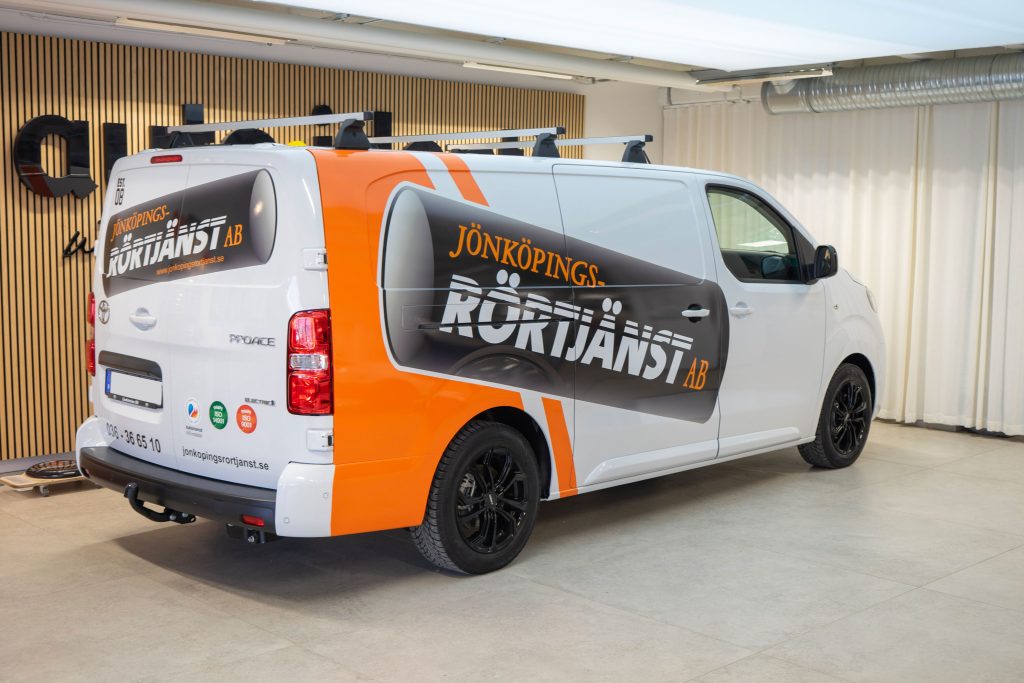 Toyota Proace - Printad reflex med orange wrapping