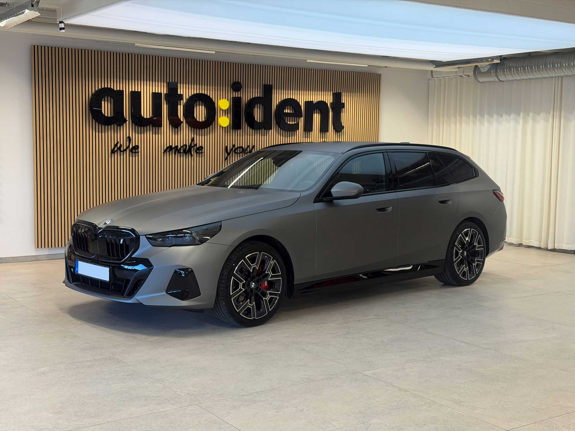 BMW 5-series - Avery Matte Metallic Gunmetal