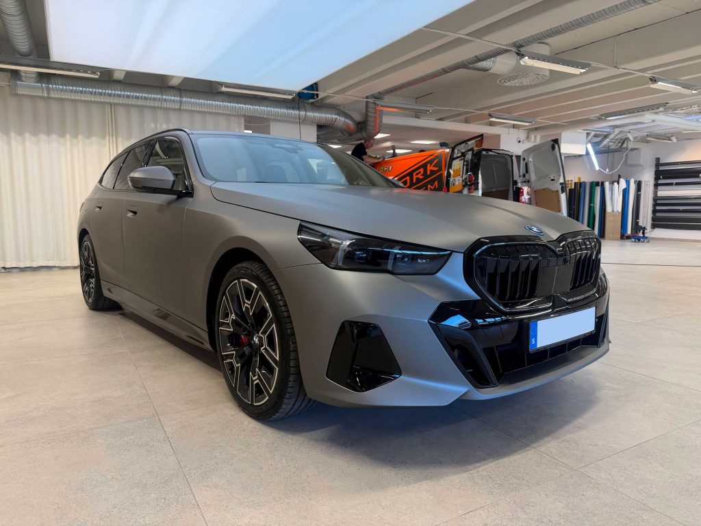 BMW 5-series - Avery Matte Metallic Gunmetal