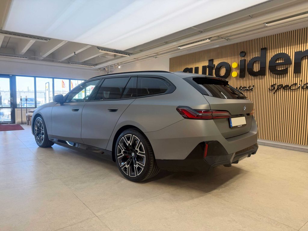 BMW 5-series - Avery Matte Metallic Gunmetal